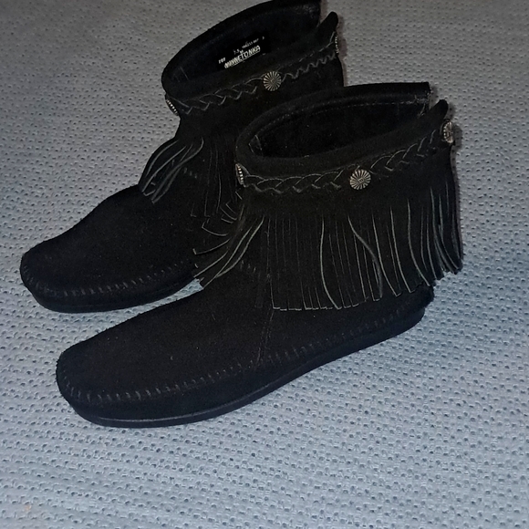 Y2K Minnetonka Suede Boots, Size 7.5 - Picture 2 of 6